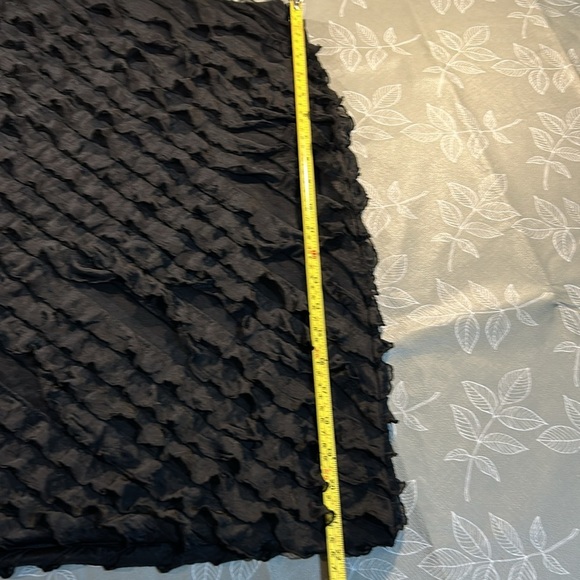 Ladies Calvin Klein Ruffled Skirt. - Picture 7 of 8